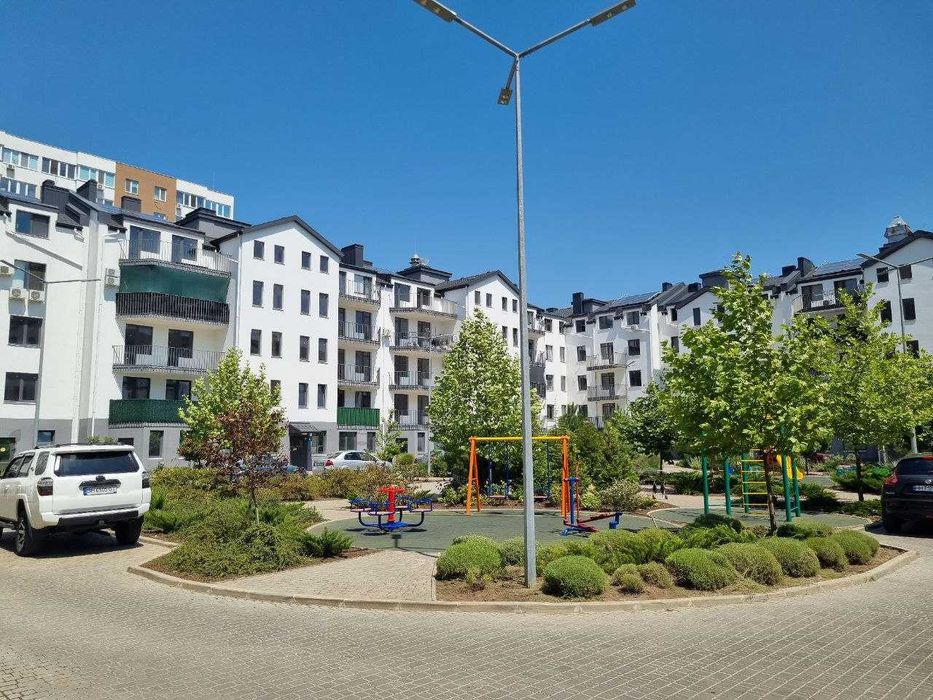 Продам квартиру на Сахарова. Новому будинку 2 роки. 1-й поверх без сходів.