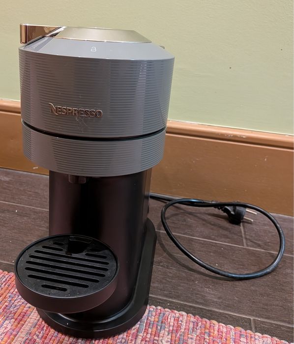 Maquina de cafe vertuo next, avariada