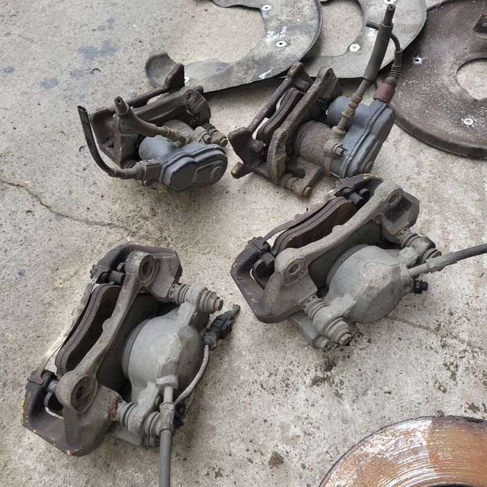 Zaciski jarzma tarcze hamulcowe audi a4 b8 a5 2.7TDI 3.0TDI SWAP