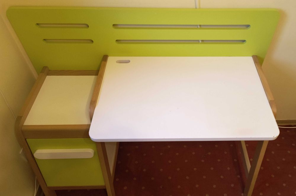 Biurko Timoore Simple zielone, mocne, z drewna bukowego, stan b. dobry