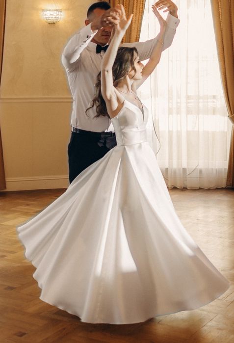 Suknia ślubna r. 32 XXS elegancka klasyczna