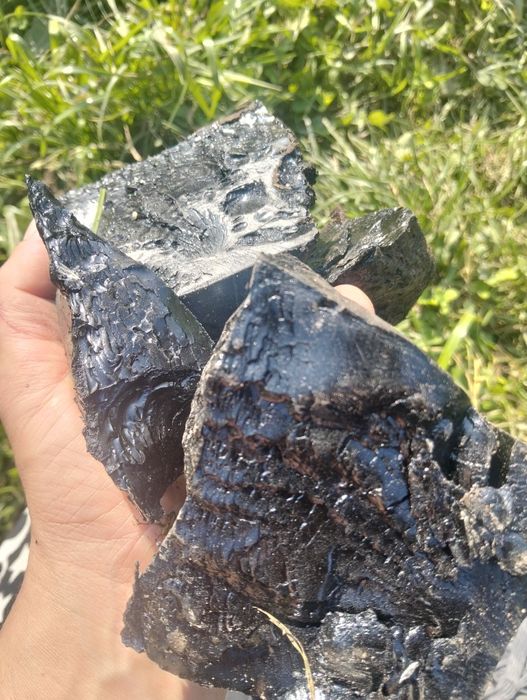 Битум ,смола ,кусками