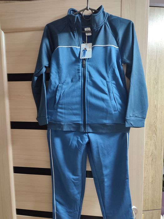 Спортивний костюм на дівчинку 134-140р