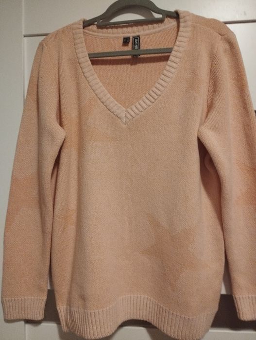 Sweter damski młodzieżowy dekold w serek