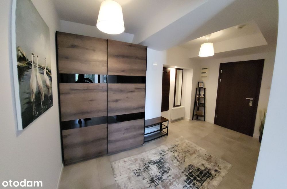 Przestronny apartament z balkonem i windą nad jeziorem Pluszne