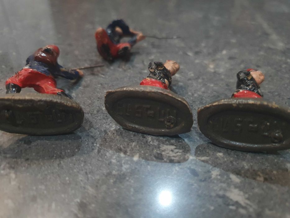 Bardzo stare żołnierzyki z elastoliny