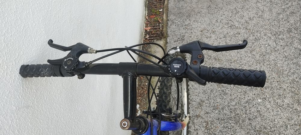 Bicicleta com 18 mudanças