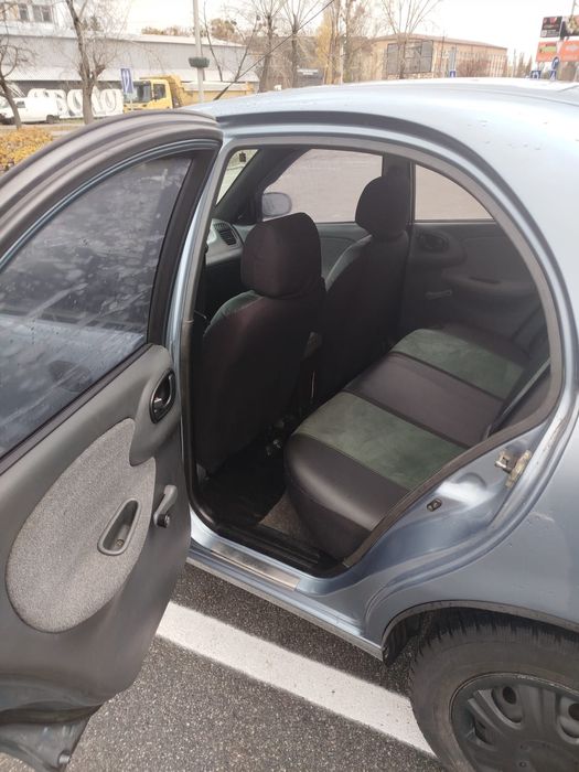 Продам машину ланос єдиний власник