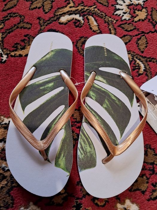 нові білі в'єтнамки Reserved з принтом листя монстери 40 26см