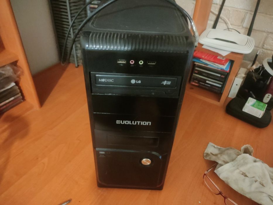 Пк.  Монитор наушники телефон клавиатура  и др.