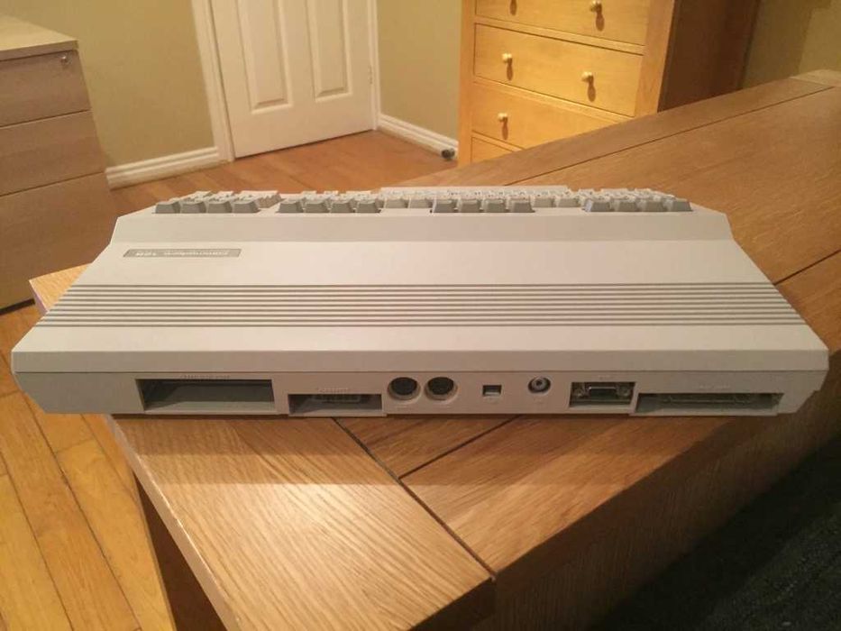 Commodore 128 – Peças originais e em bom estado