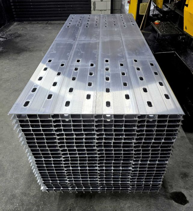 58589F Deska podłogowa aluminiowa 230x20cm Laweta Najazd Certyfikat VDI 2700 Panel podłogowy aluminiowy Platforma Pomoc drogowa Holownik Autolaweta