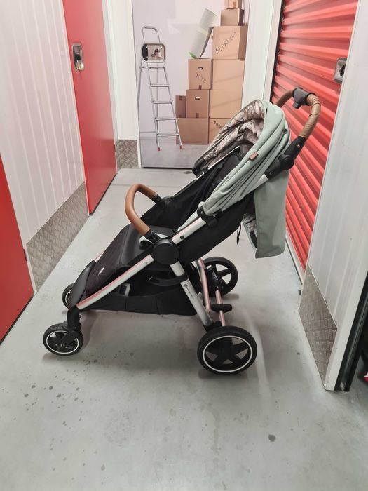 Wózek spacerowy Petite&Mars Royal