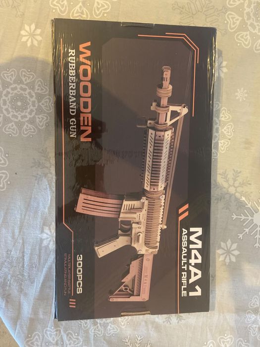 Rifle M4A1 de Madeira com Elásticos (Rubber Band Gun) – Novo