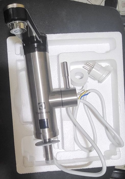 Електроводонагрівач проточний Electrolux Tptrc S EEC