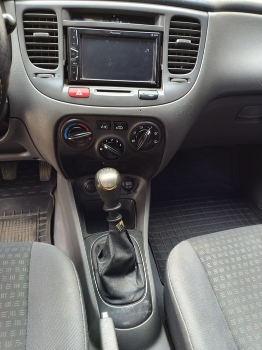 Дуже гарне авто,все працюю торг біля капоту