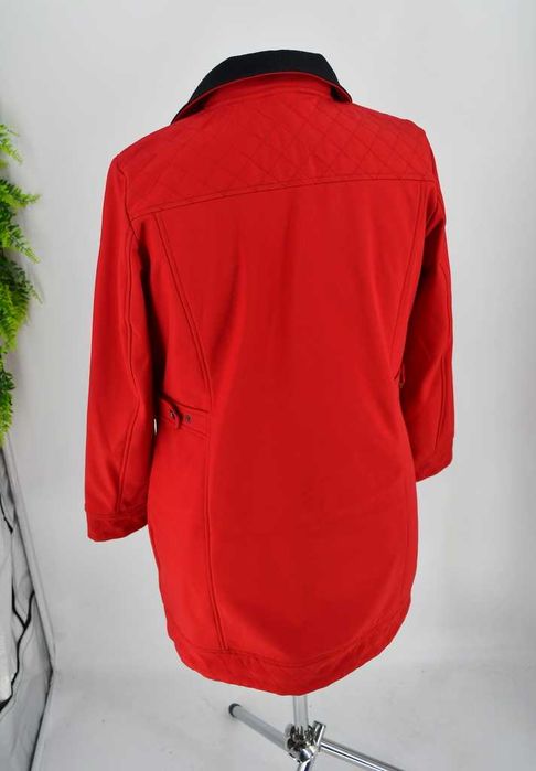 Czerwona, taliowana kurtka softshell Paola 42