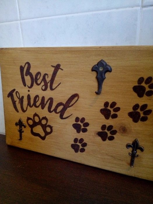 Para pendurar as trelas e as chaves