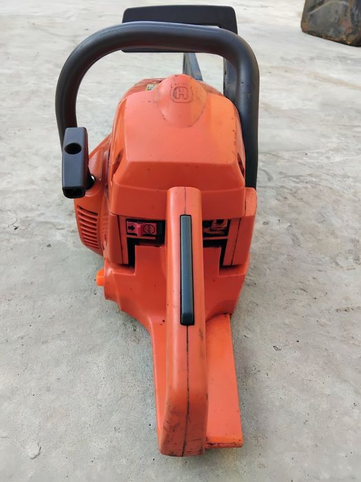 Продам бензопилу Husqvarna 137