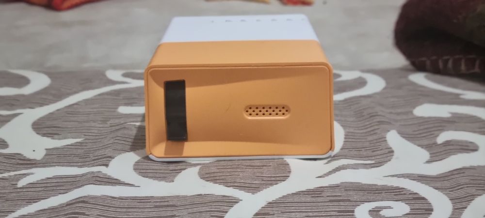 Мини проэктор YG300