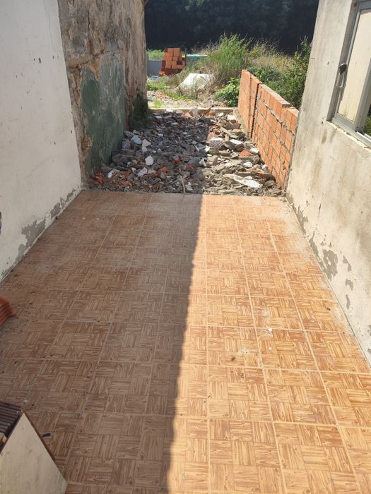 Faço tudo o tipo de trabalho de trolha e pechelaria