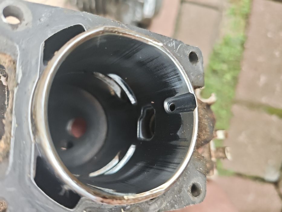 Cylinder orginalny Stihl 261  dwie sztuki