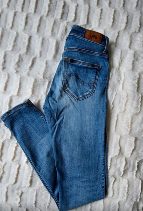 Jeansy Lee Scarlett High  | Wysoki Stan   | Przetarcie na kolanie | Rozmiar 25/XS