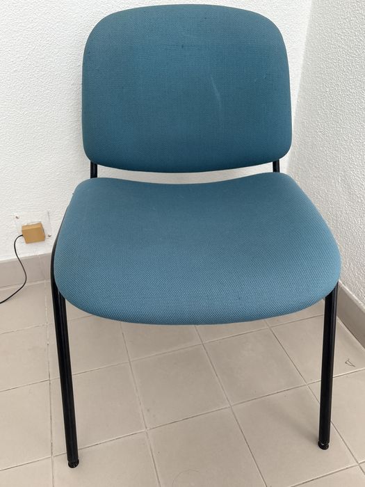 6 cadeiras (2 com rodas) o preco é por unidade.