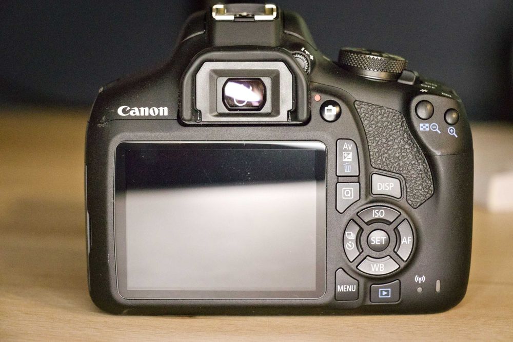 Canon 2000D Gwar.+ Ulepszony 18-55 STM | Tylko 3371 zdjęć Stan idealny
