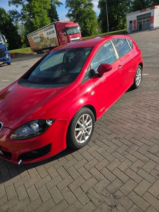 samochód osobowy seat leon