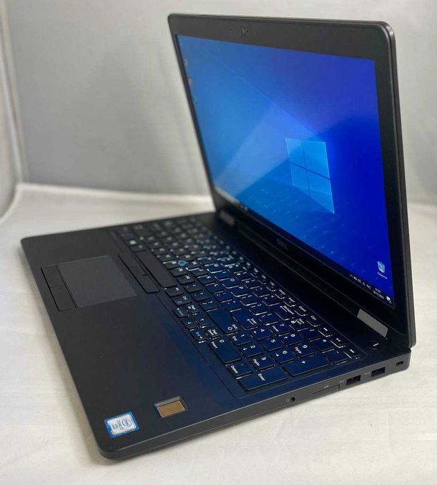 Ноутбук Dell 5570 / 15,6" HD LCD / i5-6300U / 8GB DDR4 / 128GB SSD