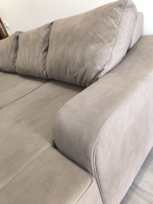 Sofá com chaise long