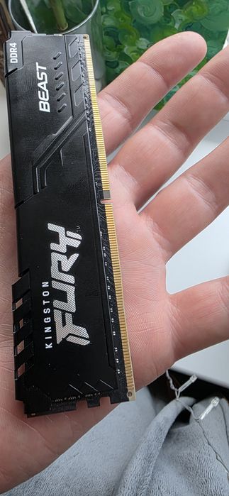 Модуль пам'яті для комп'ютера DDR4 8gb 3600 МГц