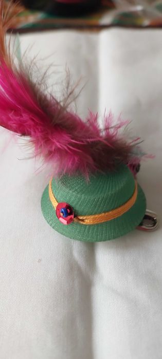 Pregadeiras, bijuteria e prata