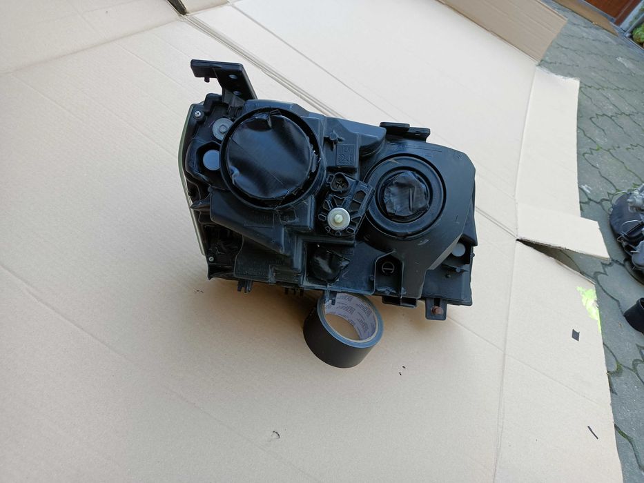 Suzuki Grand Vitara lampa przód lewa