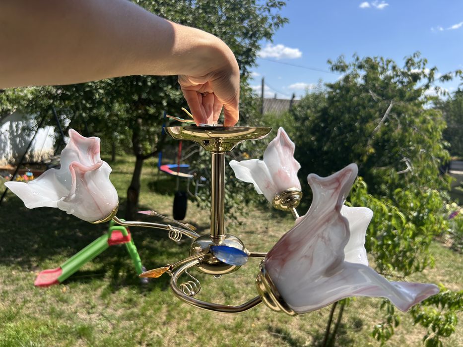 Продам люстру на 3 плафони