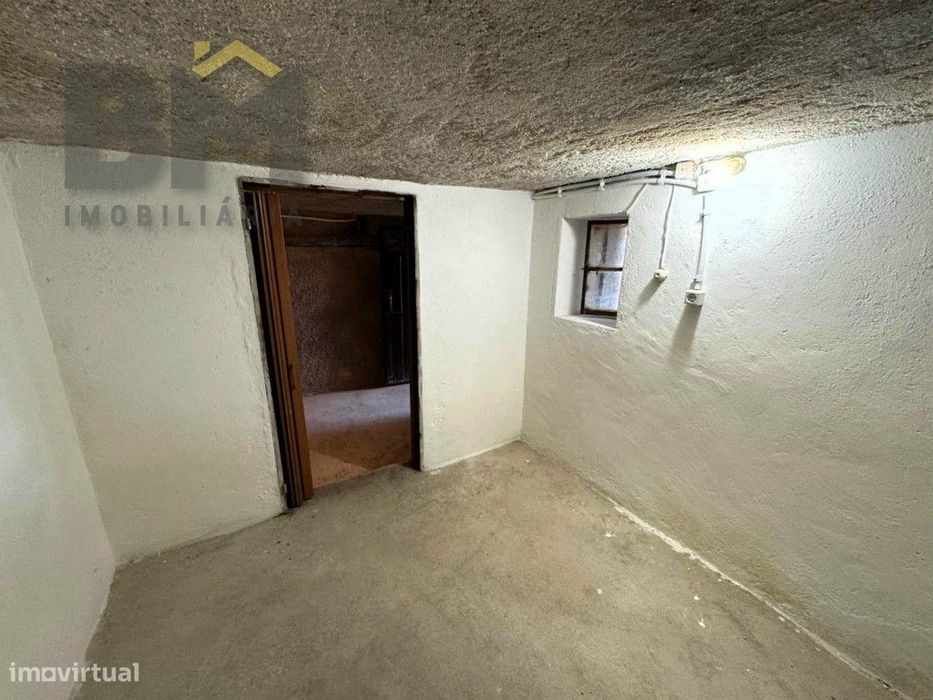 Moradia T1 à venda em Salgueiro do Campo com terreno rústico!
