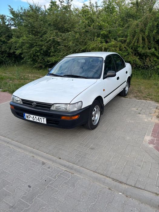 Toyota Corolla TOYOTA COROLLA E10 1,3 benzyna, sedan