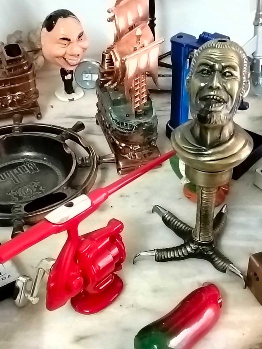 Miniaturas de esqueiros personalizados entre outros