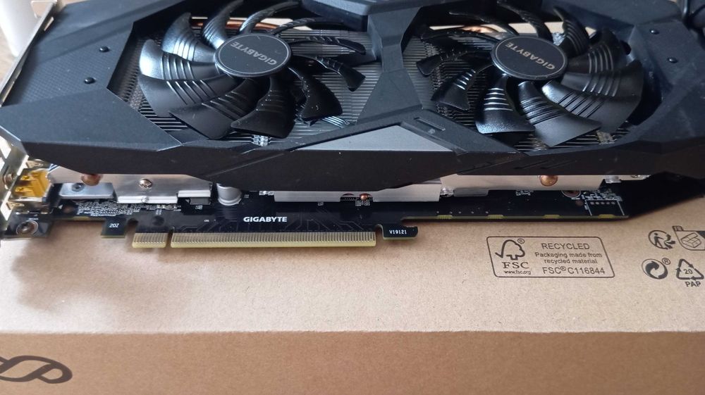 GIGABYTE RTX 2060 Windforce OC 6GB - Para reparação ou peças