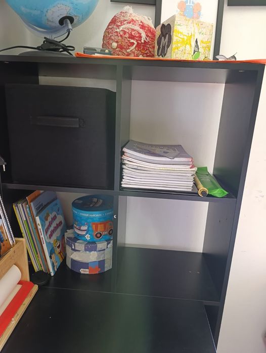 Secretaria com estante