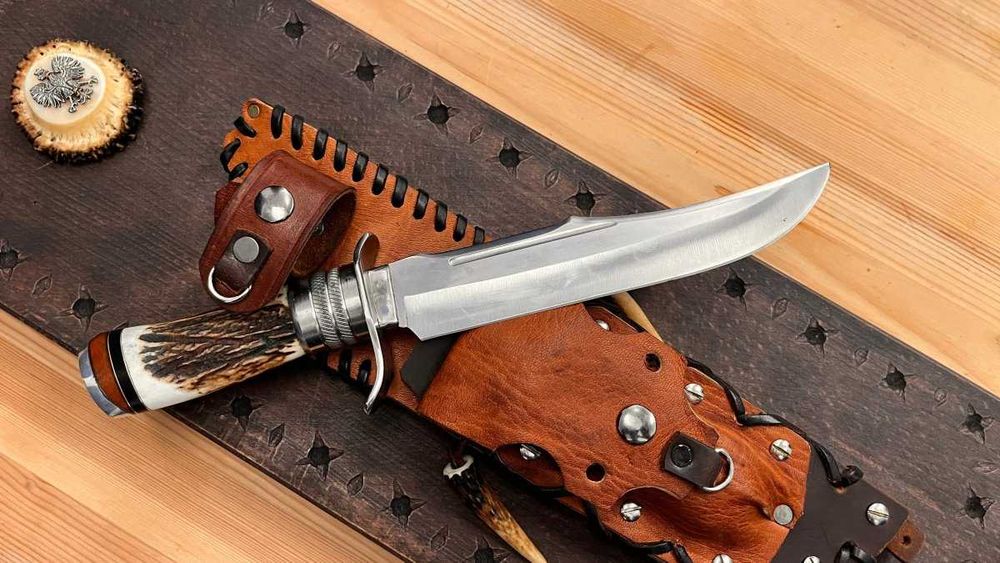 Nóż myśliwski „Król Szlaków” – poroże, pochwa, stal nierdzewna 3Cr13