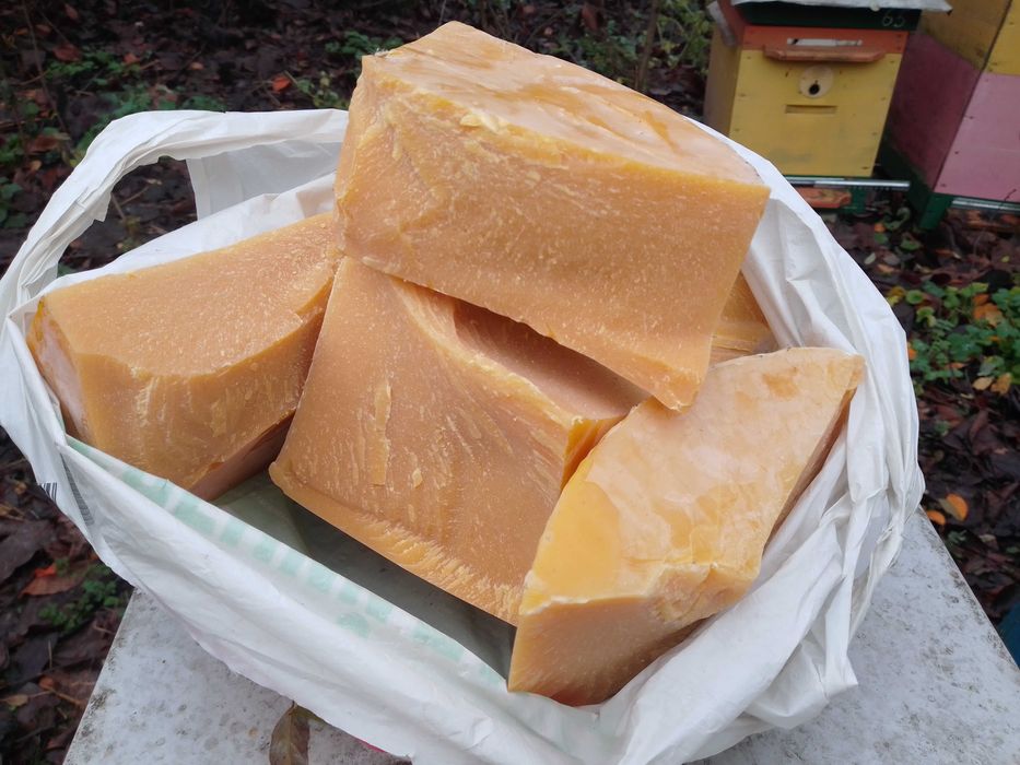 Віск забрусний і звичайний. Якісний.