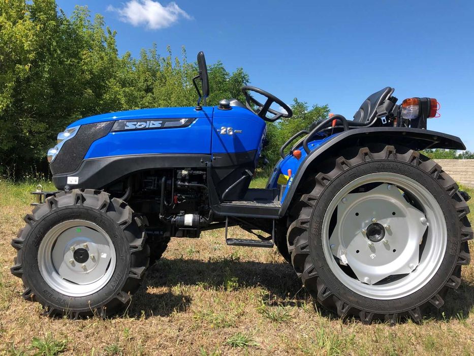 Мінітрактор SOLIS 26. Він компанії YANMAR