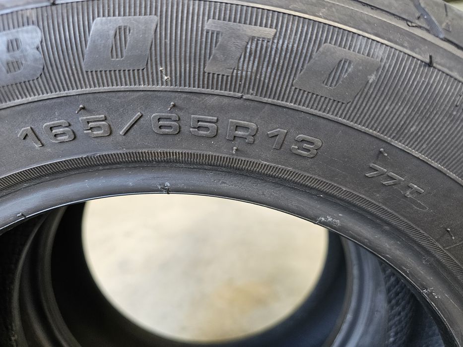 Dois pneus 165/65 r13 como novos