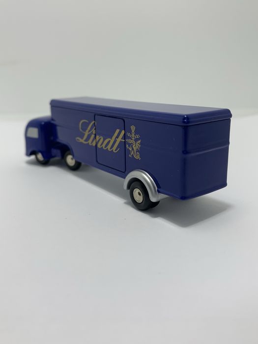 Mercedes “Lindt” Schuco Piccolo 1:90