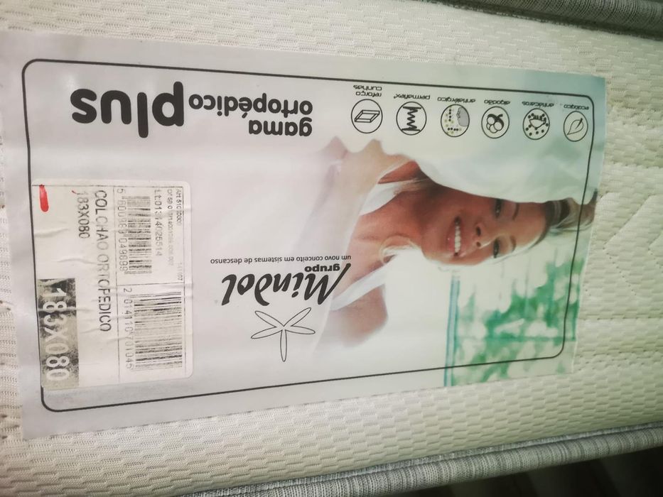 Cama oculta feita por medida para varanda
