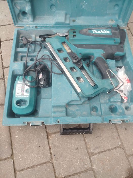 Gwoździarka Makita  GN900 se