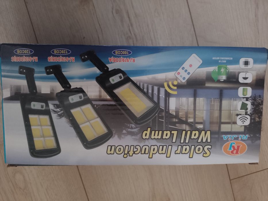 Solarna lampa ścienna