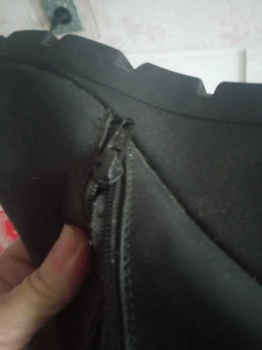 Сапоги кожаные, чобітки шкіряні.